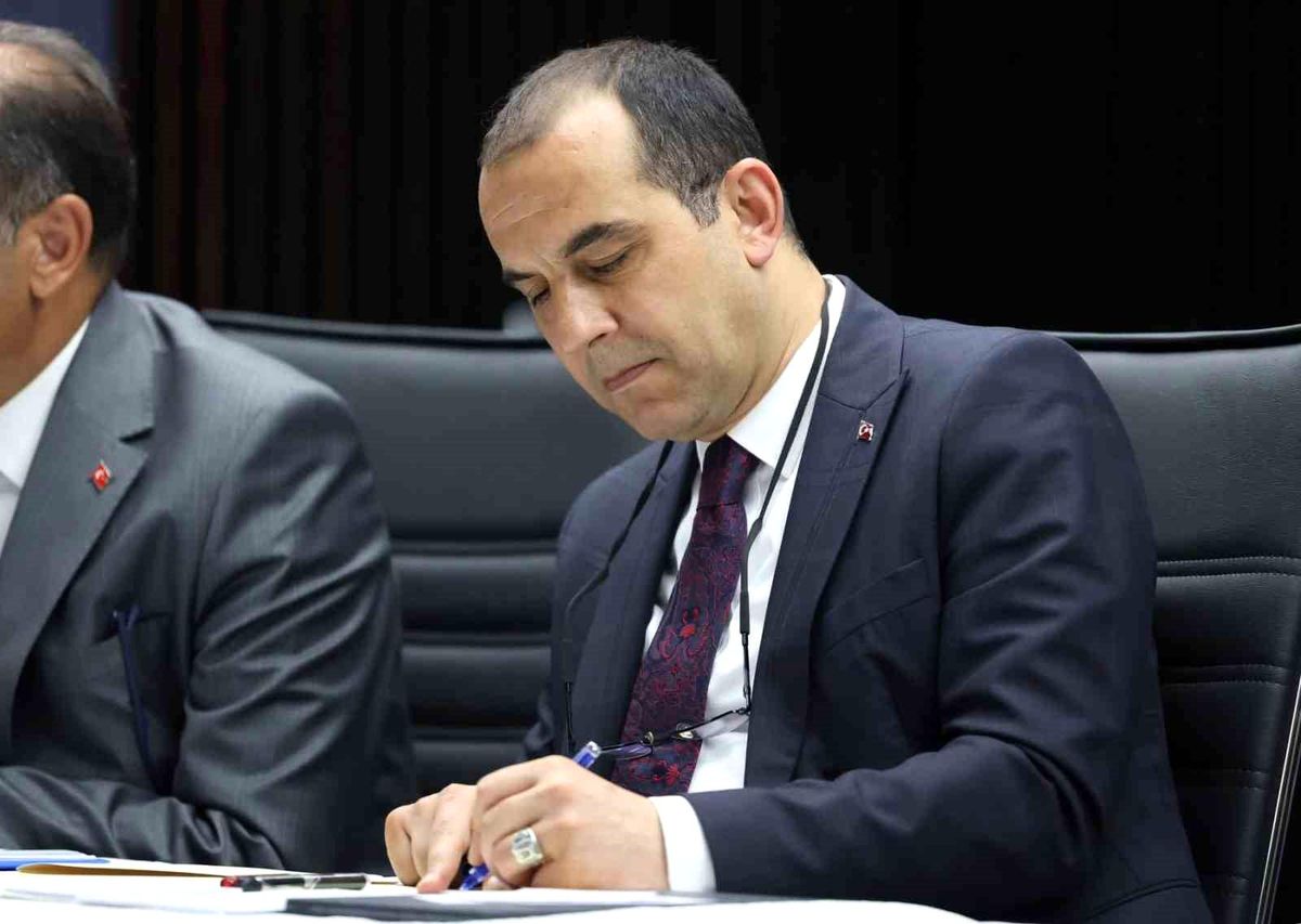 Iğdır Valisi M. Fırat Taşolar'ın DYK eğitimcileriyle yaptığı toplantıdan bir kesit.