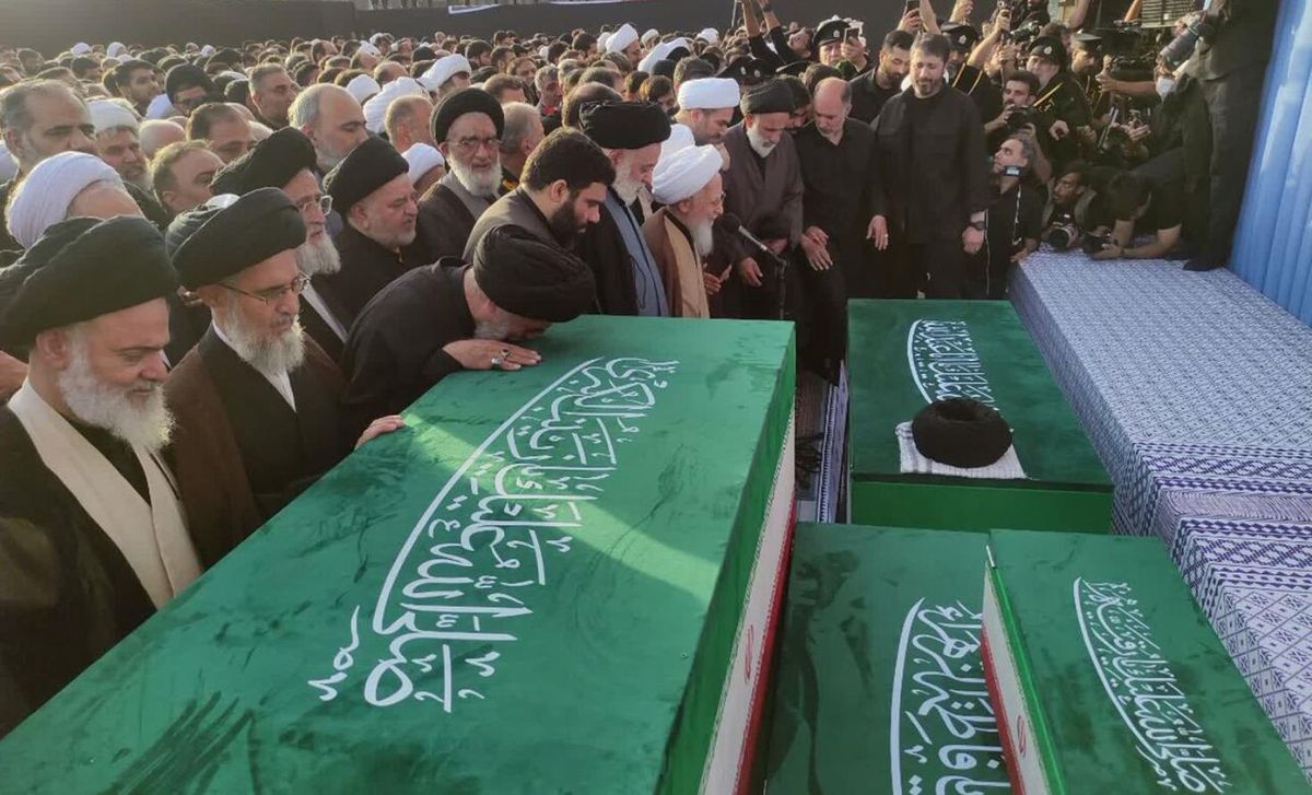Hamaney'in naaşı Kum'a ulaştı: Halefi törenlere katılmadı
