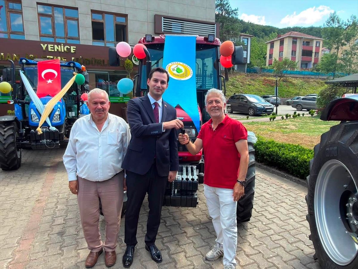 Karabük'te ORKÖY projesiyle alınan 5 traktör ve 5 tambur orman köylülerine verildi