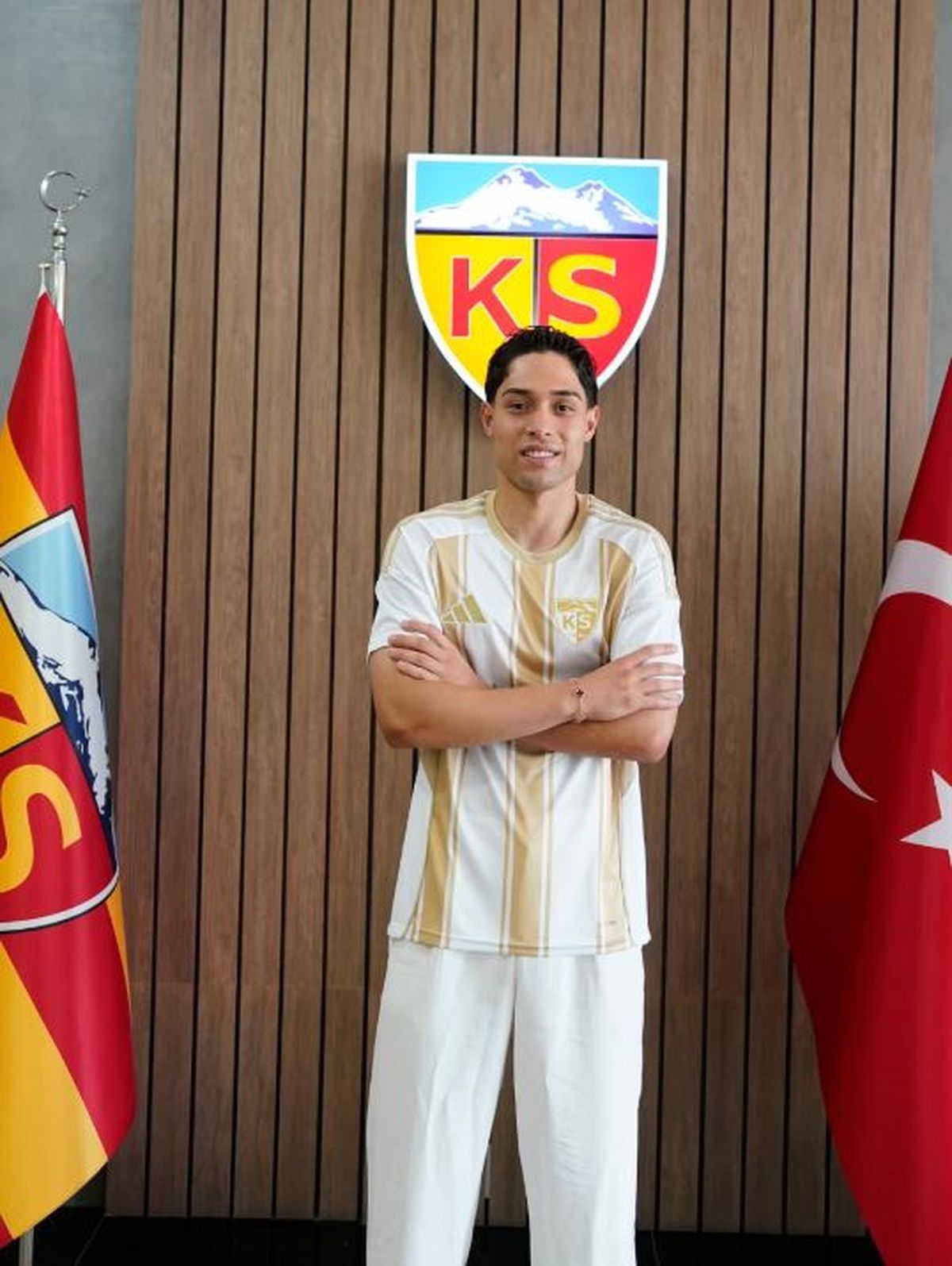 Kayserispor futbolcusu Talha Sarıarslan