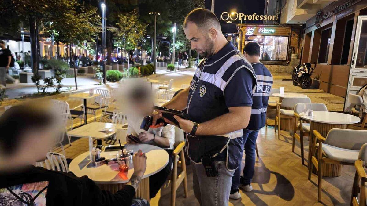 Kütahya'da huzur güven uygulamasında 6 aranan şahıs yakalandı