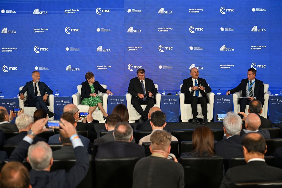 NATO Ankara Zirvesi bünyesinde 'Zirveye Doğru' paneli düzenlendi