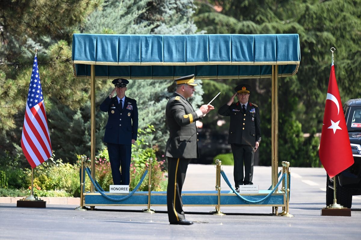 Genelkurmay Başkanı Bayraktaroğlu, NATO Zirvesi Kapsamında ABD'li Mevkidaşı Caine ile Görüştü