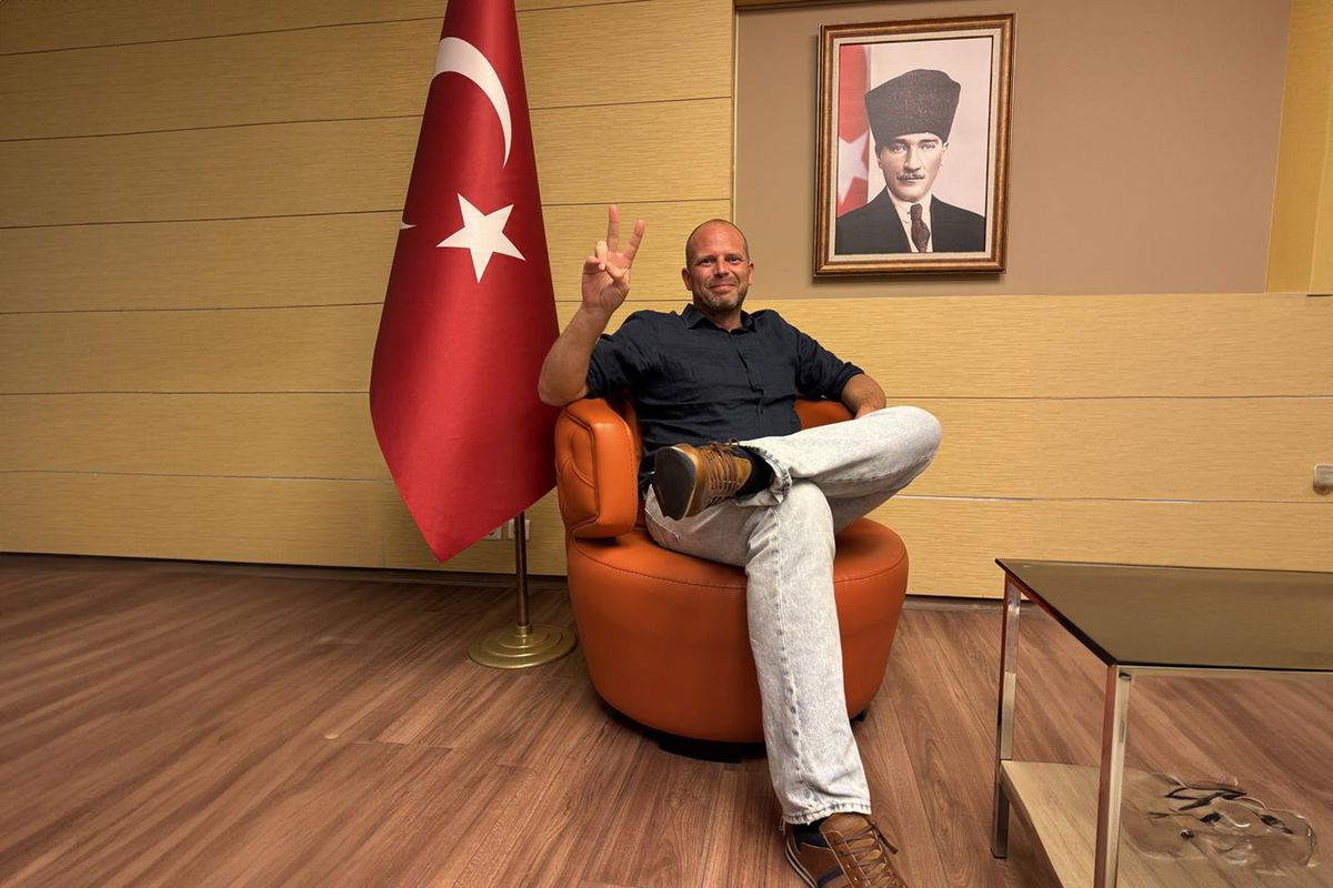 NATO Zirvesi'nde tartışma yaratan kare! Özür dileyip apar topar sildi