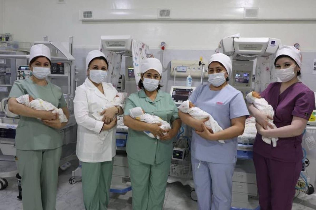 Özbekistan'da nadir görülen mucize: 32 yaşındaki kadın beşiz dünyaya getirdi
