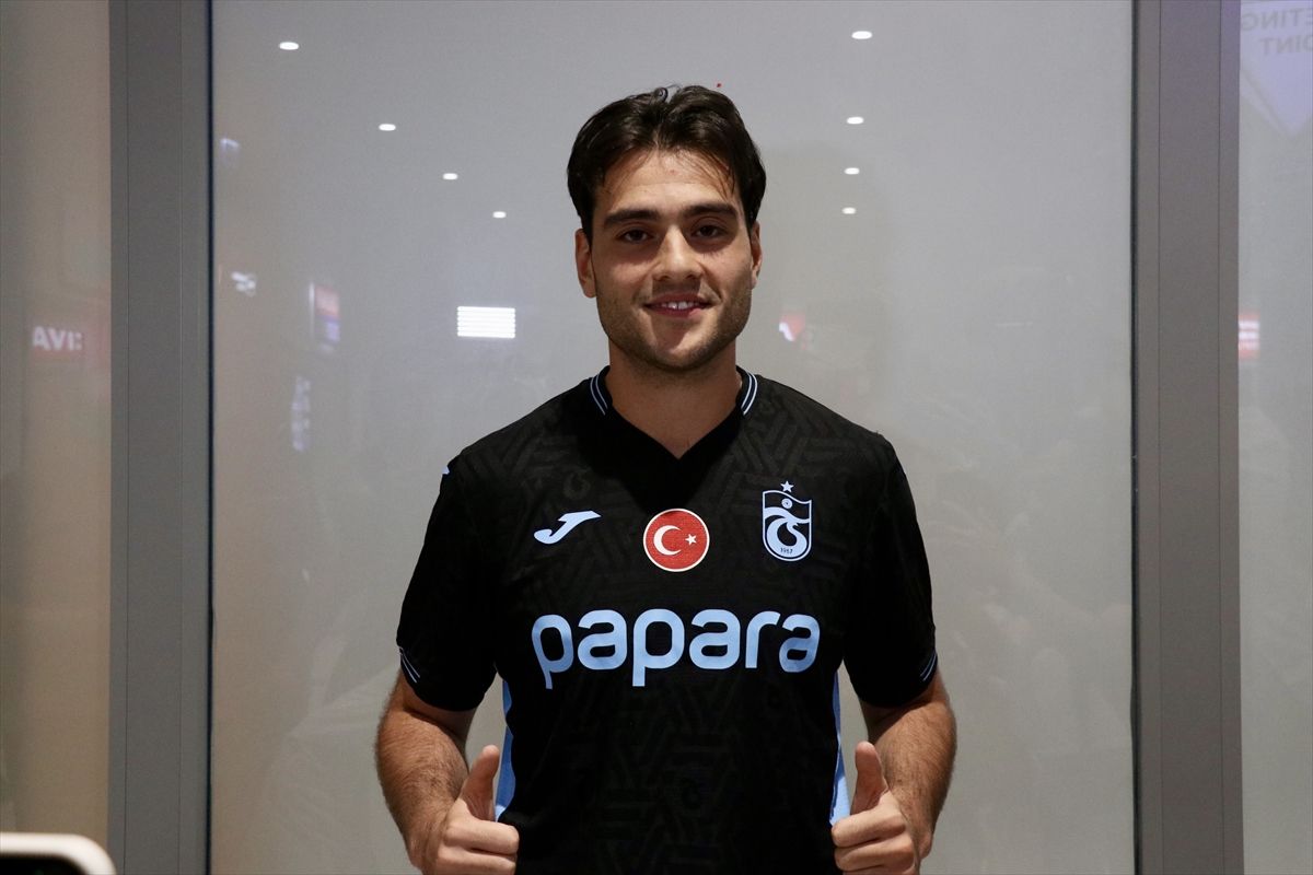 Trabzonspor'un transfer görüşmelerinde bulunduğu Aral Şimşir, Trabzon'a geldi