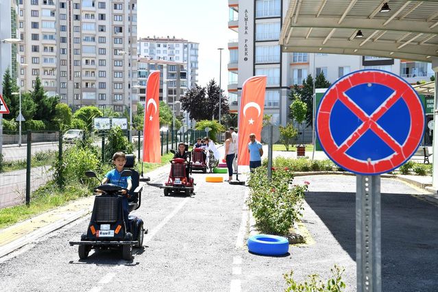 Yeşilyurt Trafik Eğitim Parkı’nda 6 Bin 820 öğrenciye uygulamalı trafik eğitimi verildi