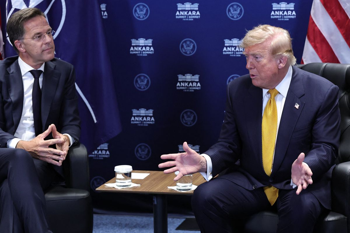 ABD Başkanı Donald Trump konuşma yaparken