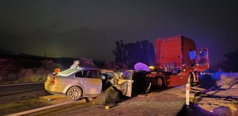 Adana'da otomobilin tıra çarptığı kazada 2 kişi öldü