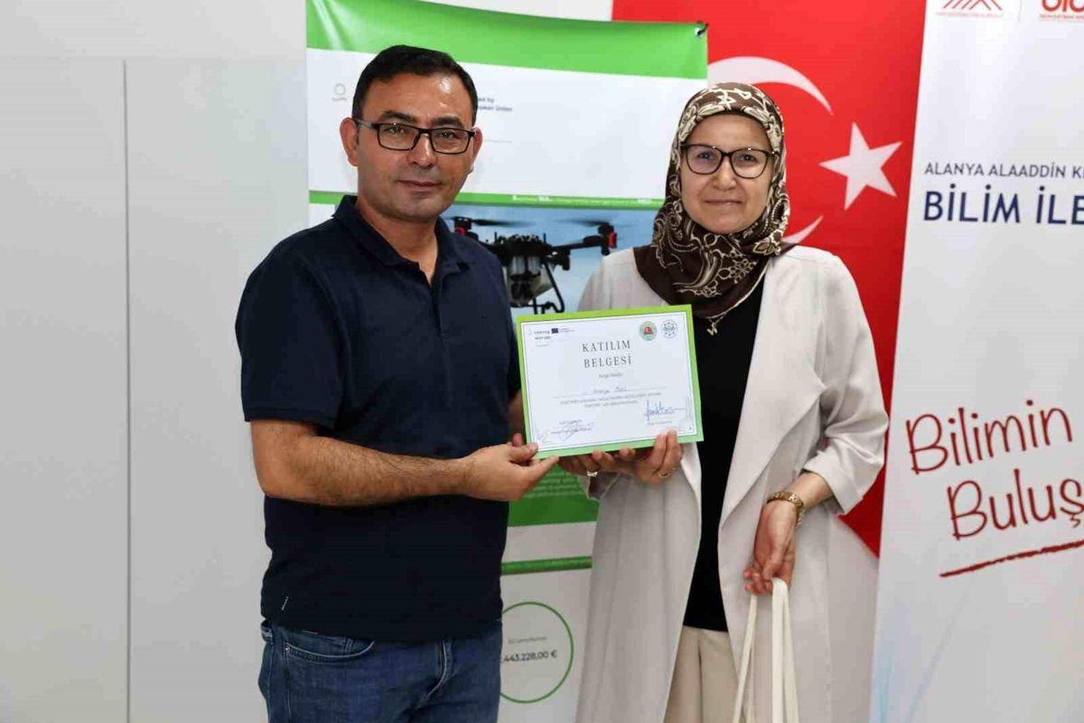 Alanyalı çiftçilere tarımın geleceği anlatıldı