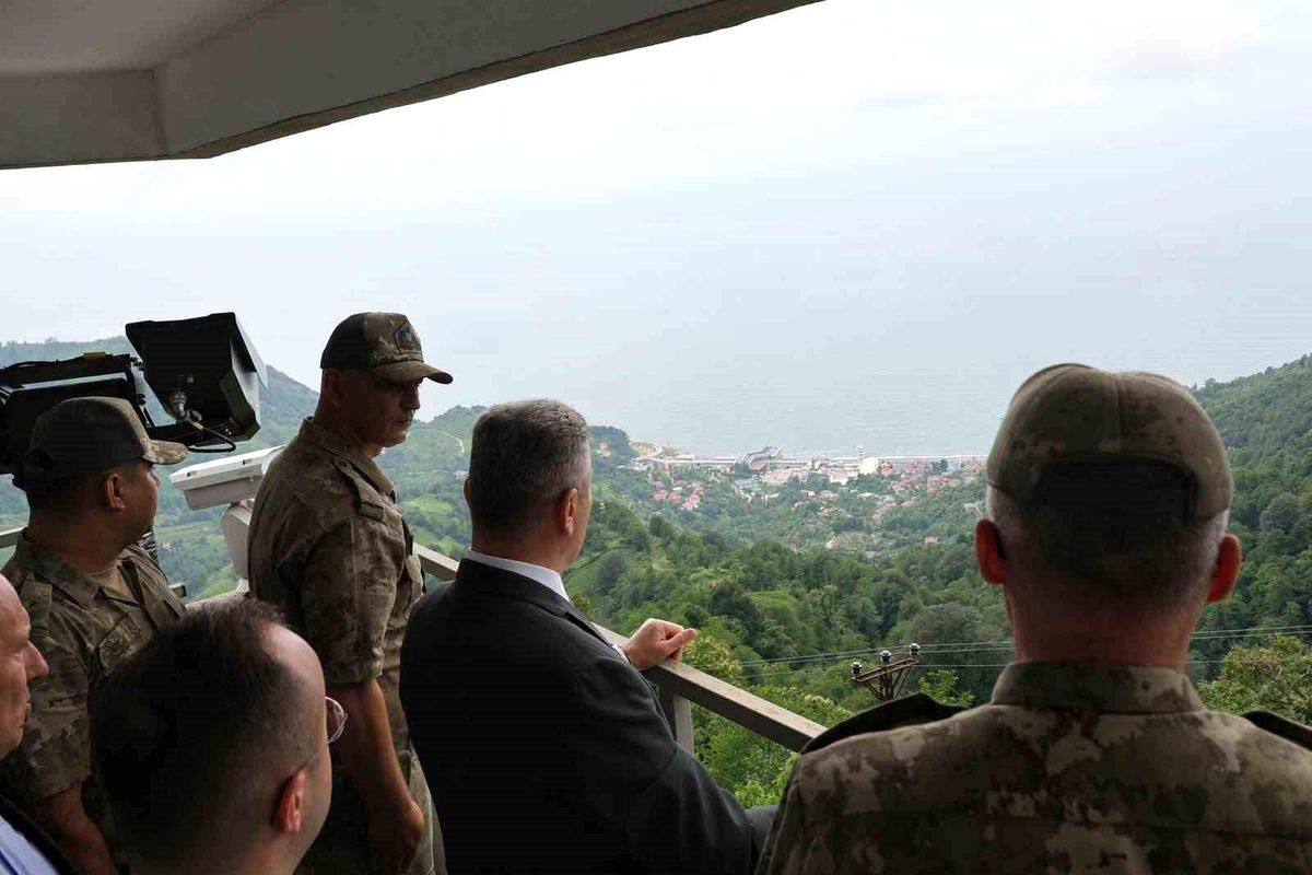 Artvin Valisi Ergün'den Gürcistan sınır karakollarında denetim