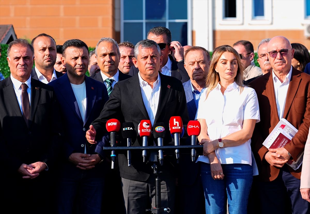CHP Grup Başkanı Özgür Özel, Silivri'de konuştu