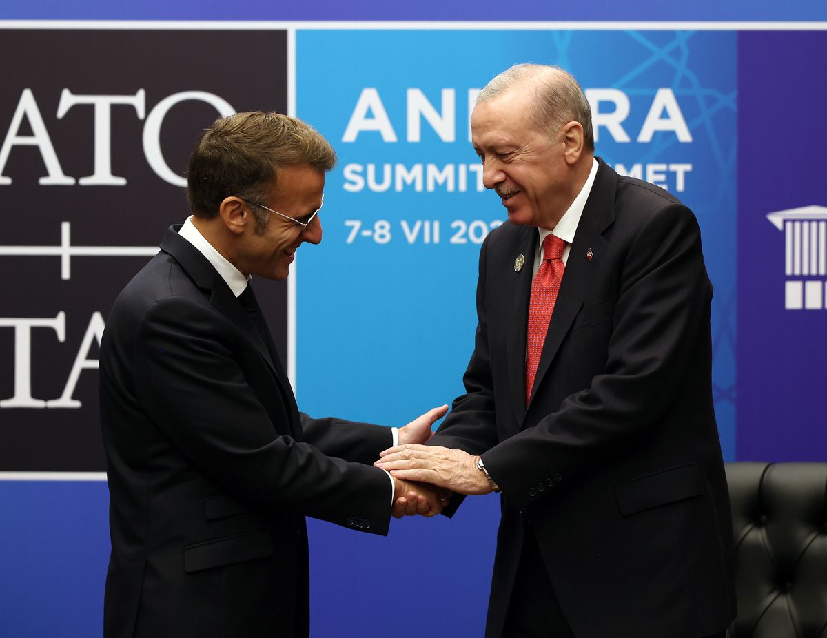 Cumhurbaşkanı Erdoğan, NATO Zirvesi'nde Macron ile Görüştü