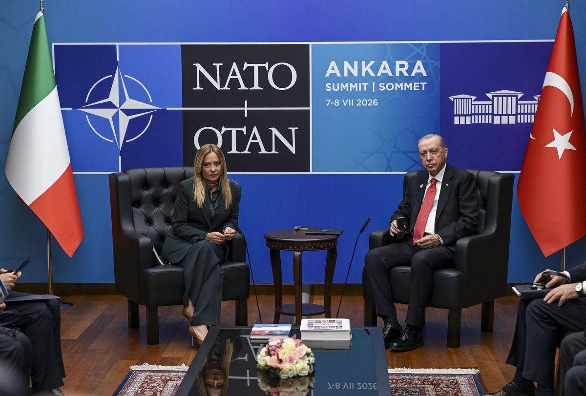 Erdoğan, NATO Zirvesi'nde İtalya Başbakanı Meloni ile Görüştü
