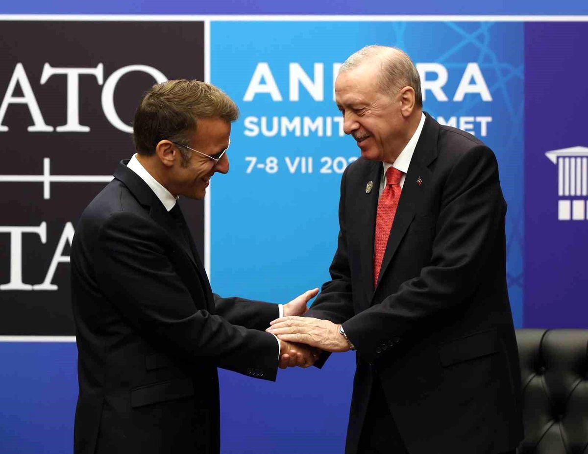 Erdoğan'dan Macron'a Fransa'ya Selam