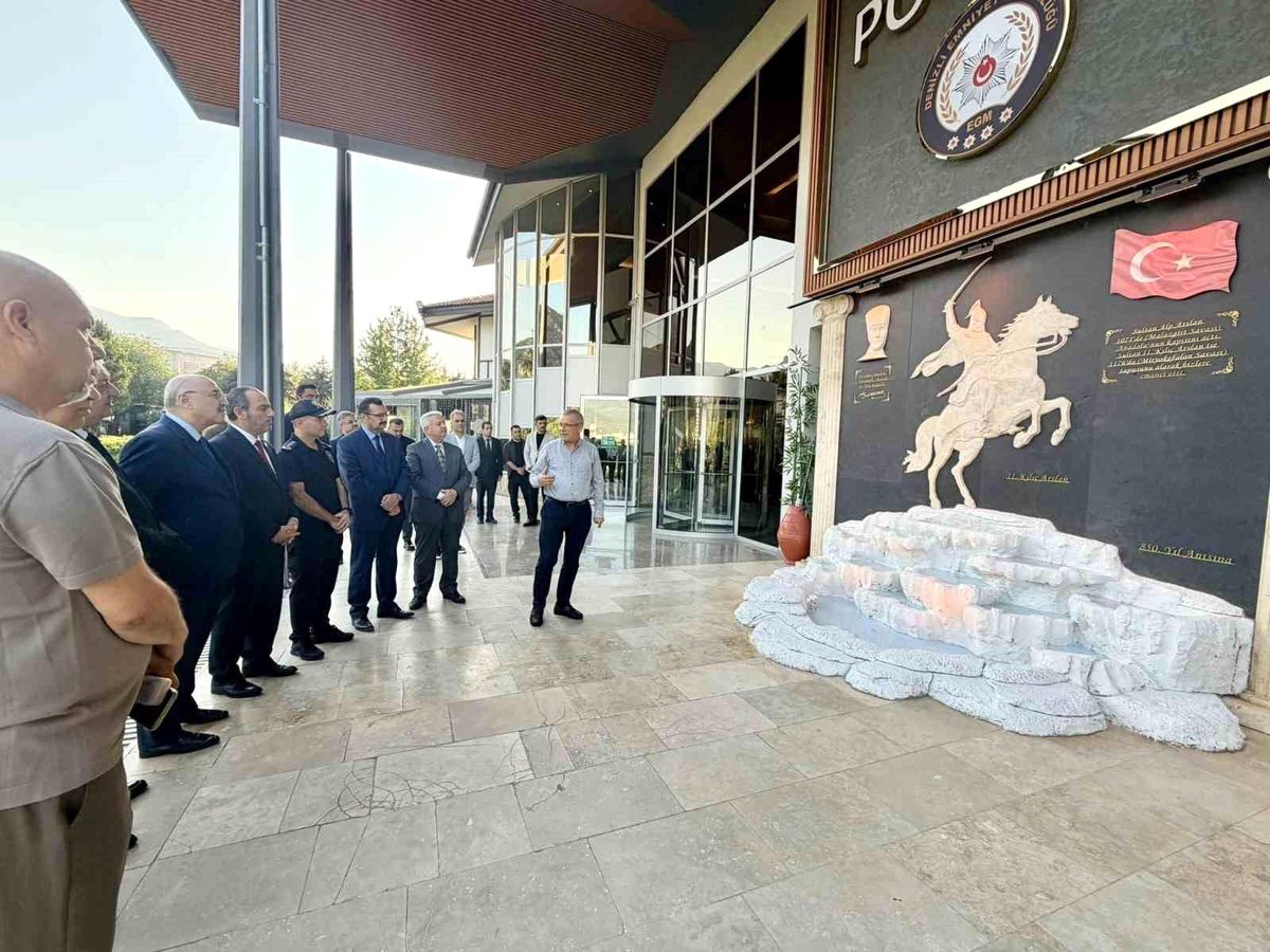 Denizli'de Miryokefalon Zaferi Rölyef Anıtı'nın açılış töreninden bir görüntü.