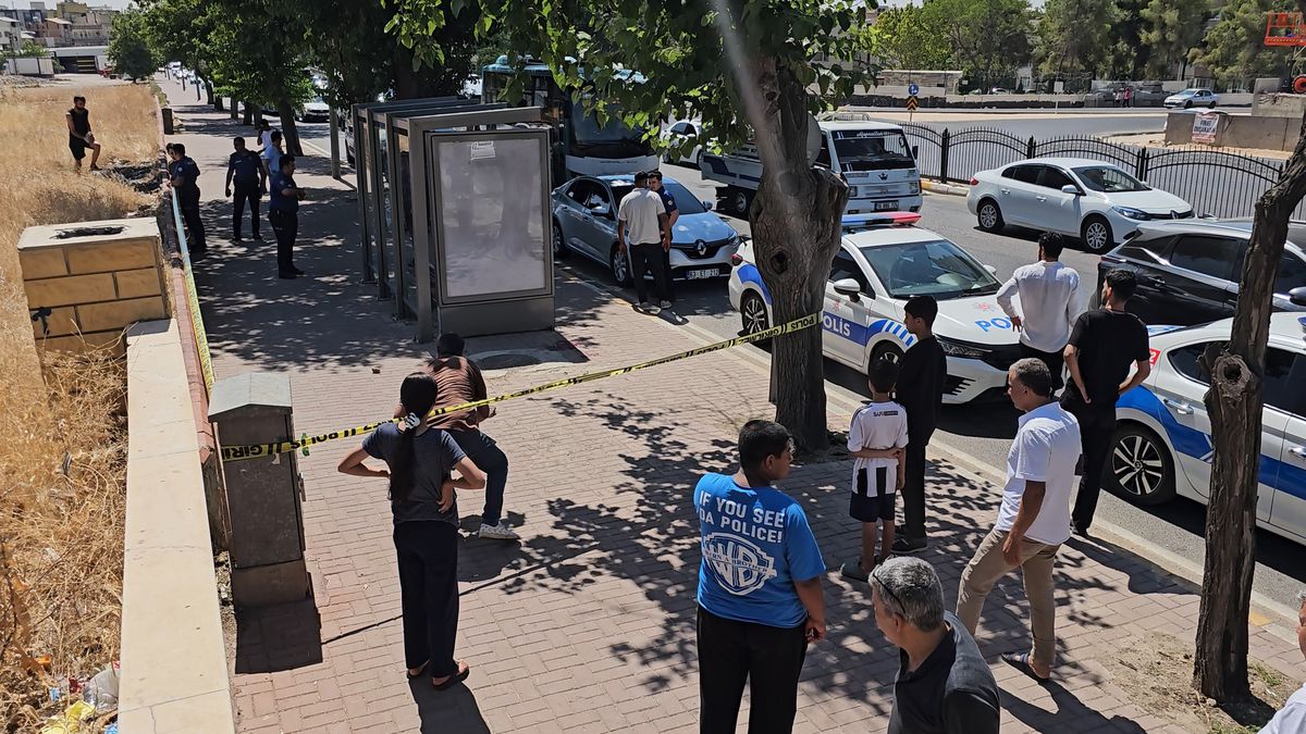 Şanlıurfa'da Boşanma Aşamasındaki Eşini Durakta Vuran Ahmet Dişçi Tutuklandı, Emine Dişçi Hayatını Kaybetti