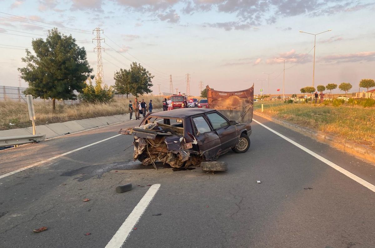 Edirne'nin İpsala ilçesinde bir kavşakta meydana gelen trafik kazası sonrası çekilmiş bir fotoğraf.