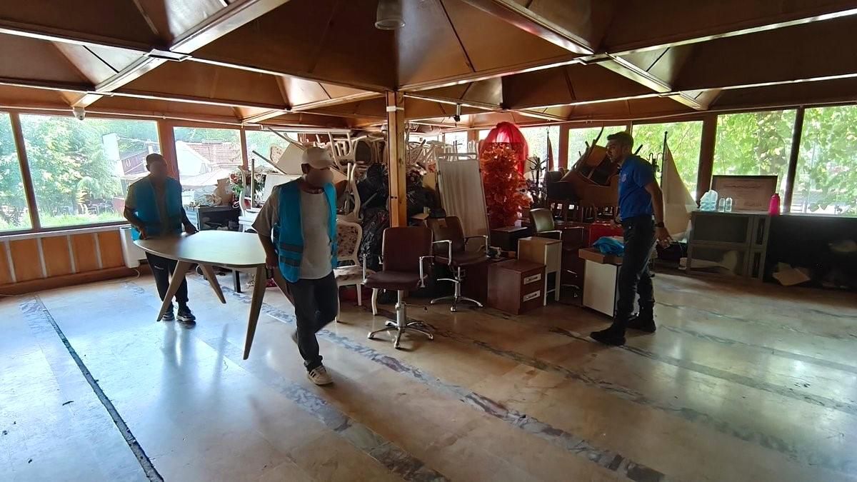 Eskişehir Öğretmenevi'nin eşyalarını denetimli serbestlik yükümlüleri taşıyor