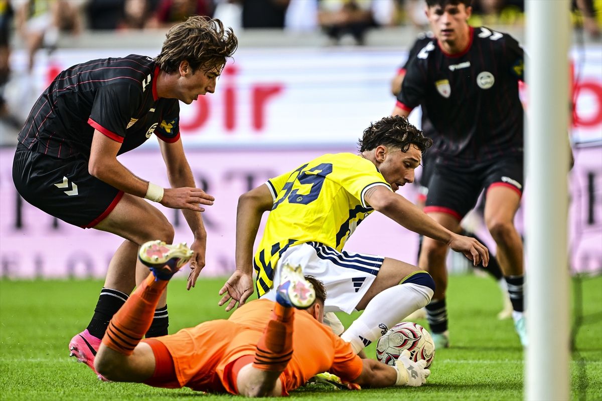 Fenerbahçe, ilk hazırlık maçını farklı kazandı
