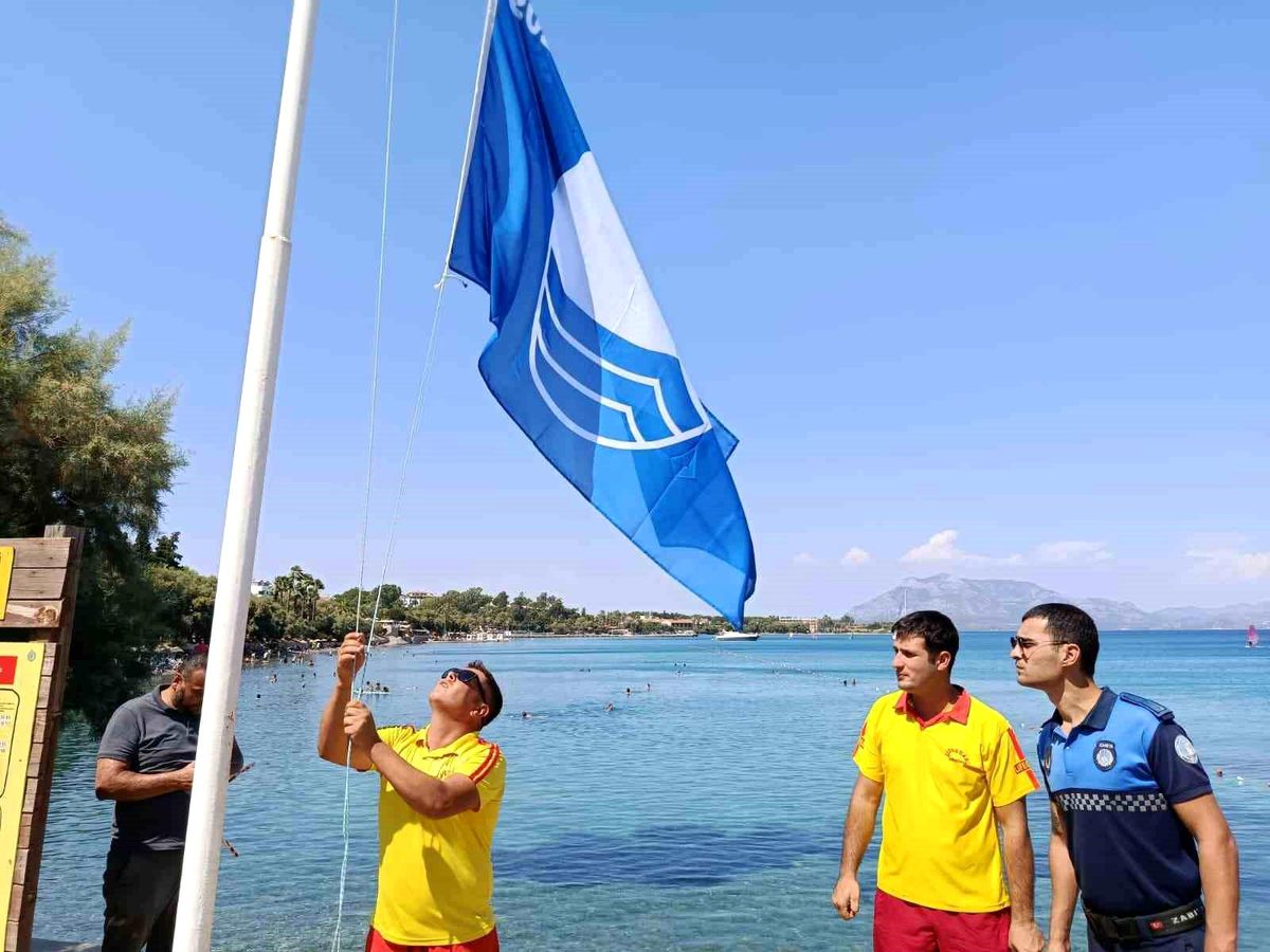 Hastanealtı Plajı'nda Mavi Bayrak yeniden gönderde