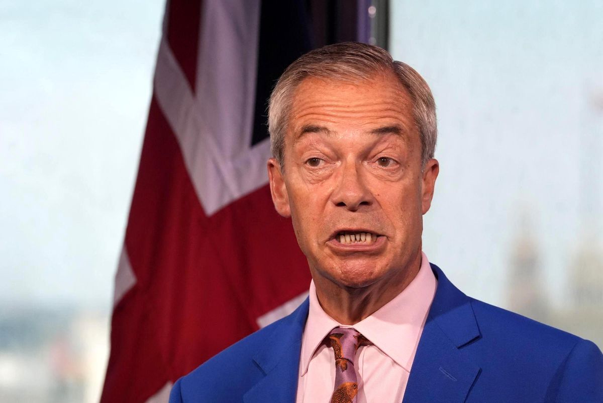 İngiltere'de göçmen karşıtı Nigel Farage milletvekilliğinden istifa etti: 'Kararı seçmenler versin'