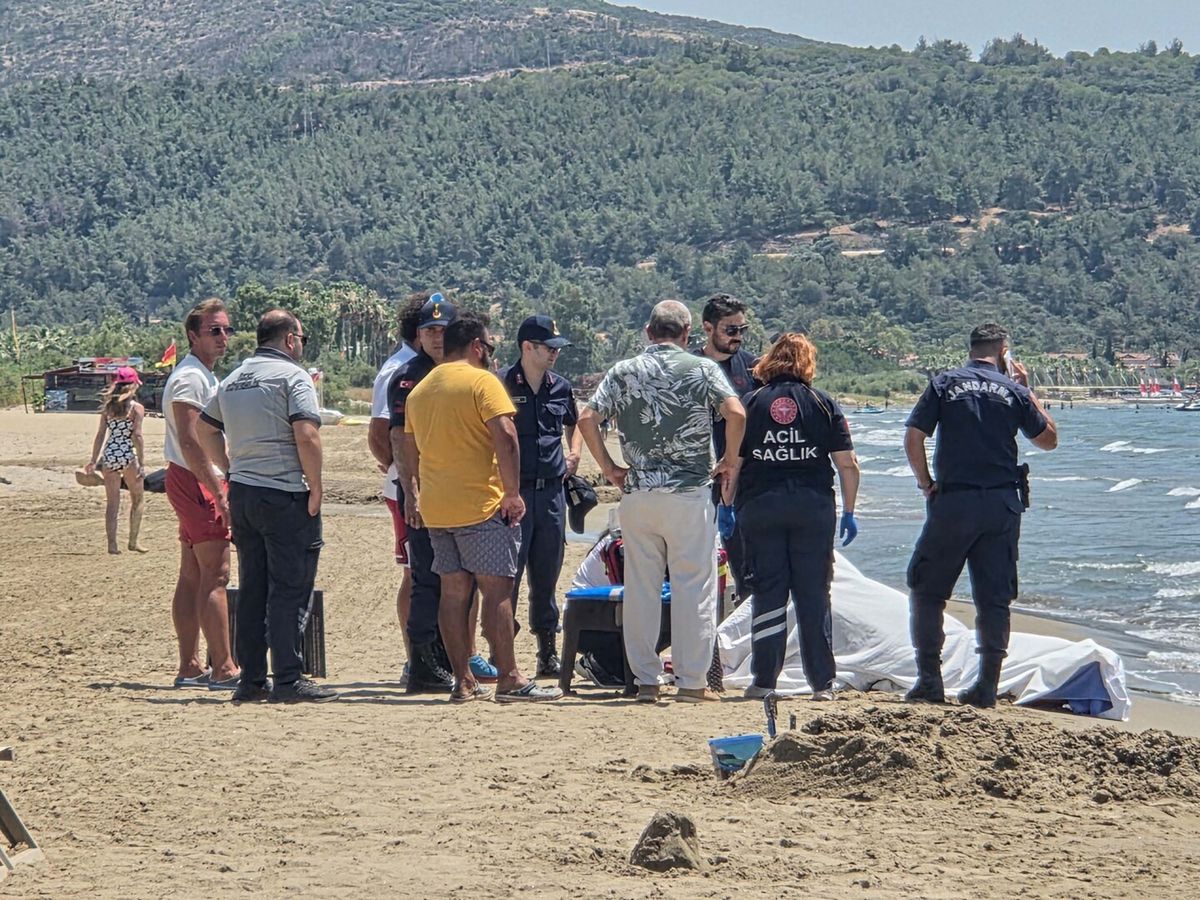 İzmir Selçuk Pamucak Sahili'nde olay yeri inceleme ekipleri çalışma yürütüyor