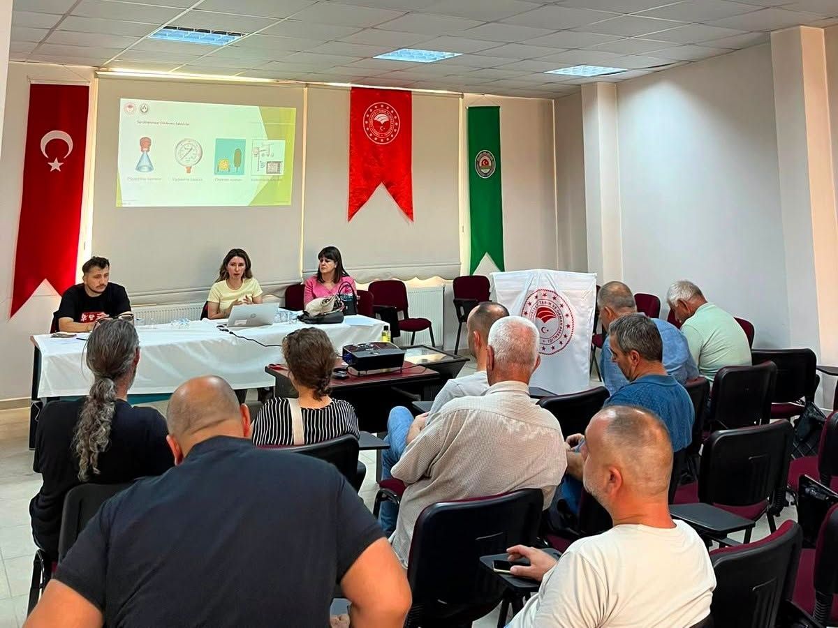Kırklareli'nde çiftçilere bitki koruma ürünleri uygulama eğitimi verildi