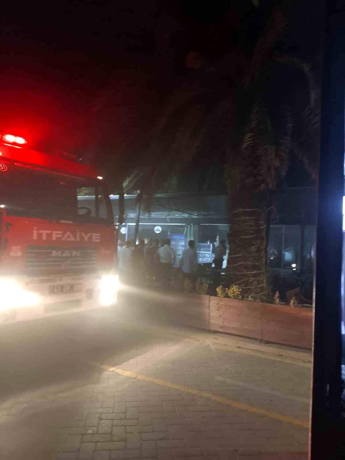 Kocaeli'nin Körfez ilçesinde bir kafenin mutfak bölümünde çıkan yangın söndürüldü.