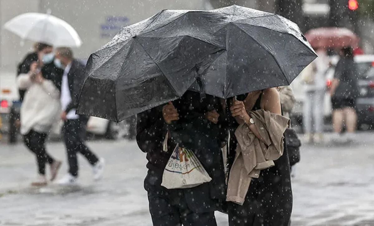 Meteoroloji tarih verdi: İstanbul'a gök gürültülü sağanak geliyor!
