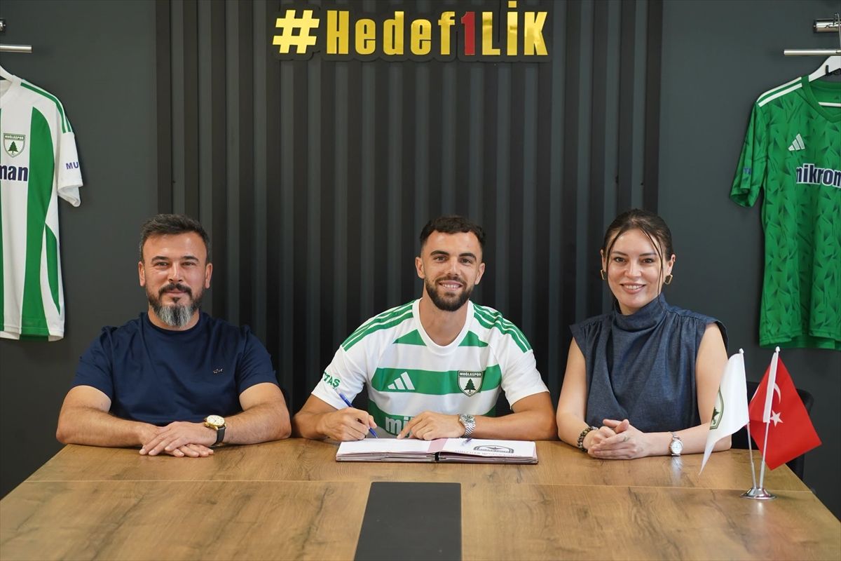 Muğlaspor, Jurgen Çelhaka'yı renklerine bağladı