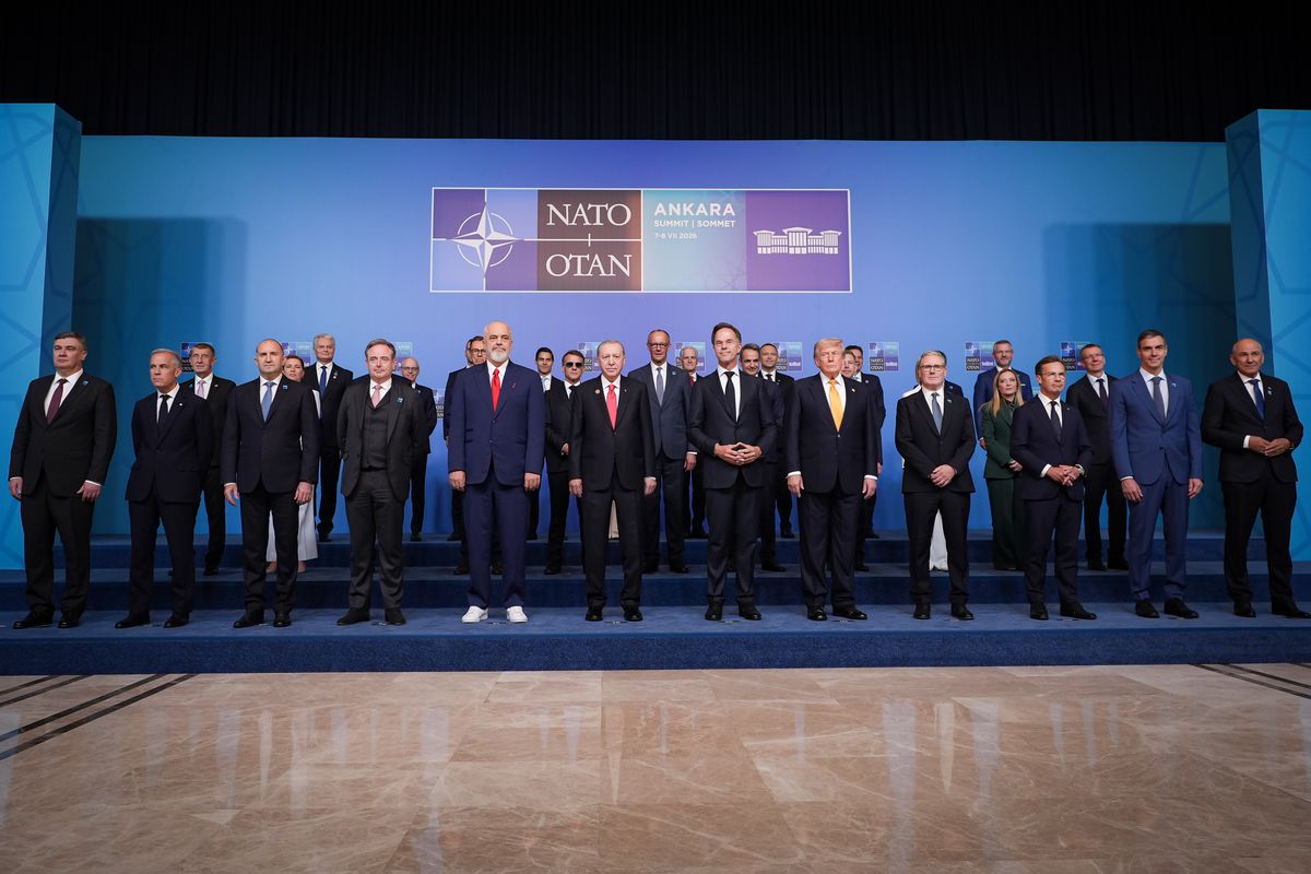 NATO Zirvesi'nde Liderler Aile Fotoğrafı Çekiminde Bir Araya Geldi