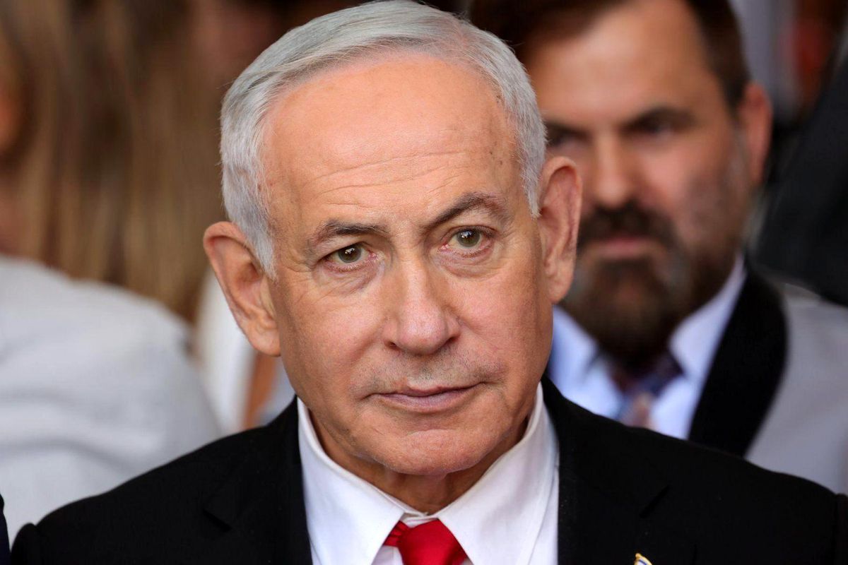 İsrail Başbakanı Binyamin Netanyahu ve ABD Başkanı Donald Trump'ı temsil eden görseller.