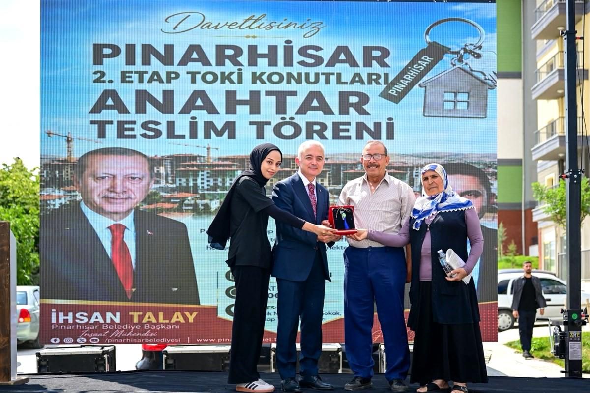 Pınarhisar'da TOKİ konutları sahiplerine teslim edildi