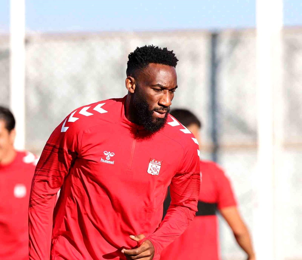 Sivasspor, Aaron Appindangoye'nin sözleşmesini yeniledi