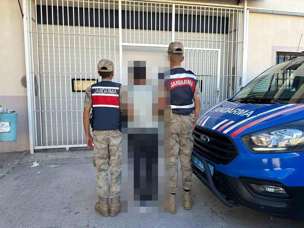 Siverek'te 5 yıl hapis cezası bulunan firari hükümlü jandarma ekiplerince yakalandı.