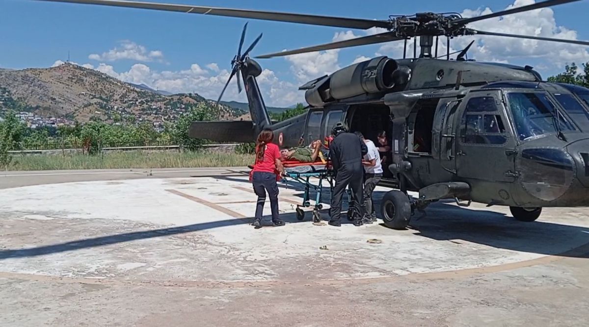 Tunceli'de engerek yılanının ısırdığı kişi helikopterle hastaneye kaldırıldı
