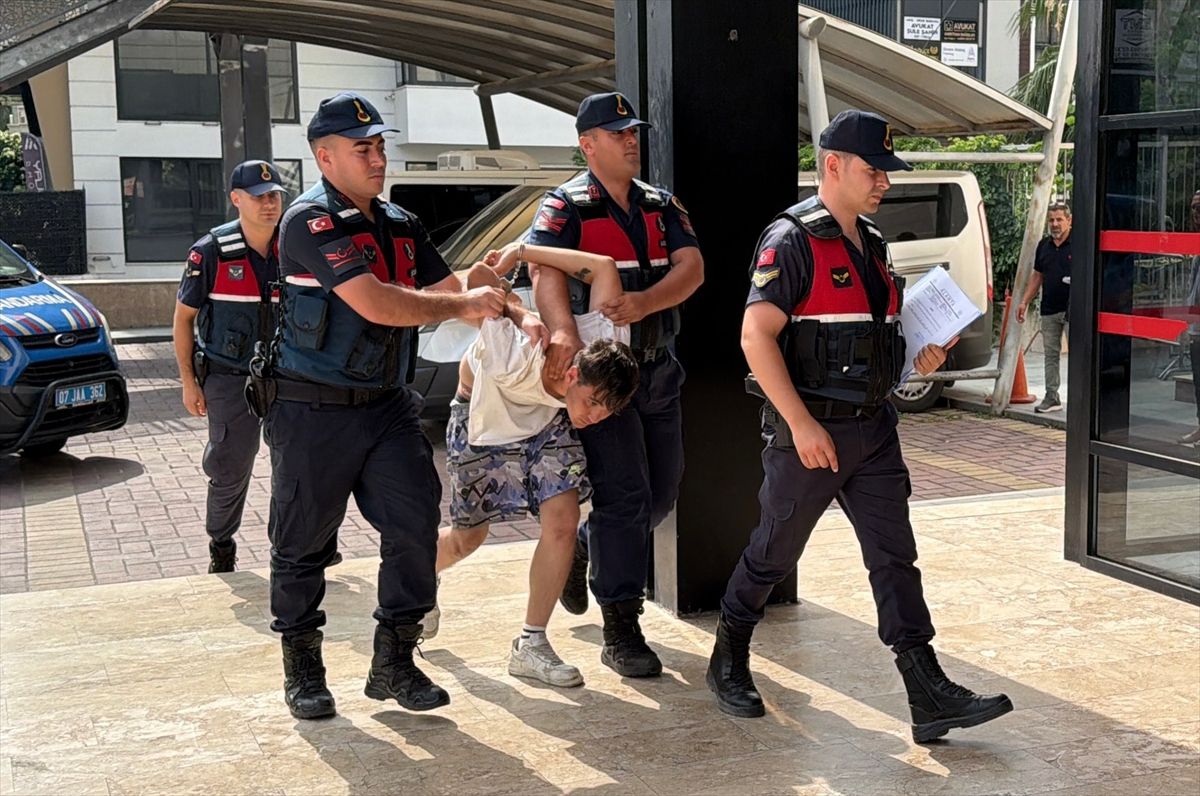 Alanya'da içerisinde çocuk bulunun otomobili çalan şüpheli tutuklandı