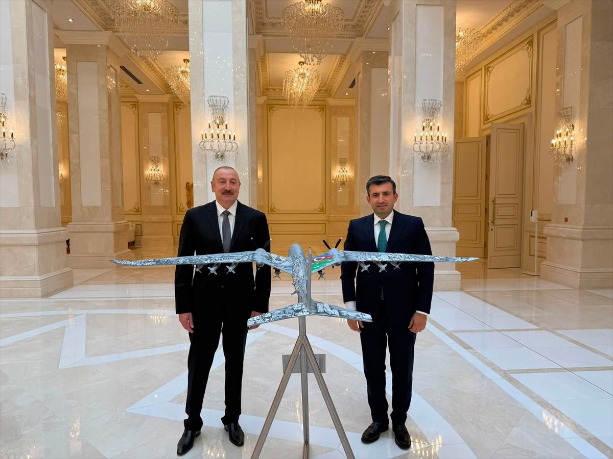 Aliyev, Baykar Yönetim Kurulu Başkanı Bayraktar'ı kabul etti