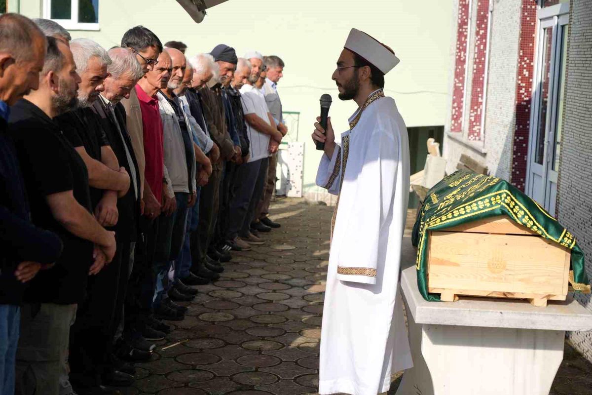 Annesiyle birlikte silahlı saldırıda ölen 4 yaşındaki Öykü Naz toprağa verildi