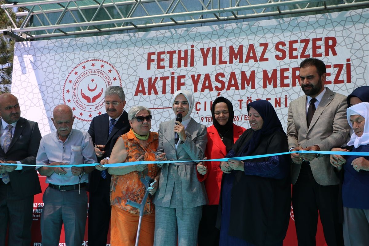 Bakan Göktaş: Yaşlılıkta yalnızlık en önemli sorun
