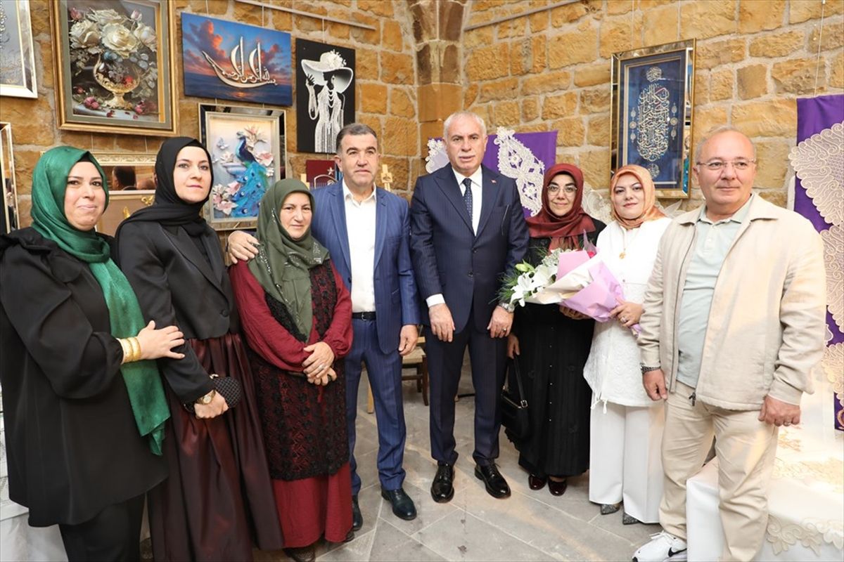 Bayburt'ta 'Gelenekten Geleceğe Uzanan El Emeği' sergisi açıldı