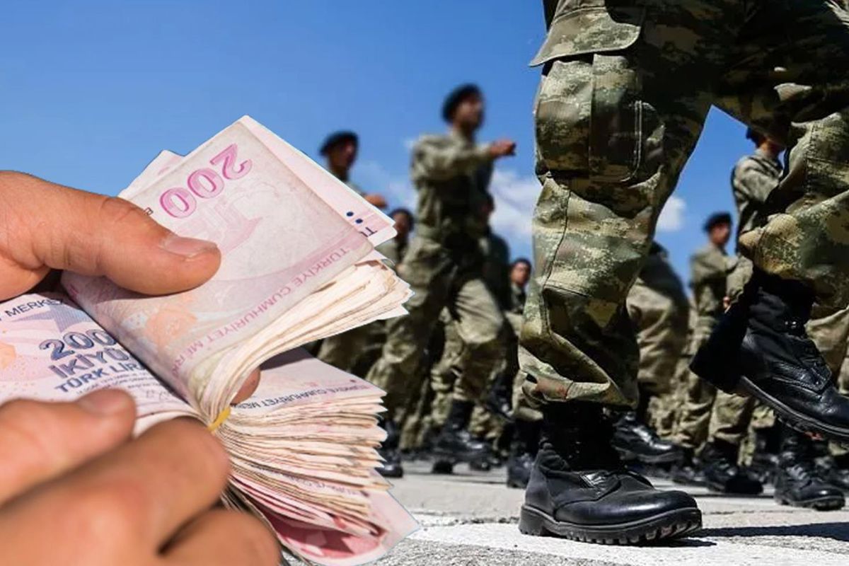 Milli Savunma Bakanlığı binası ve Türk bayrağı.