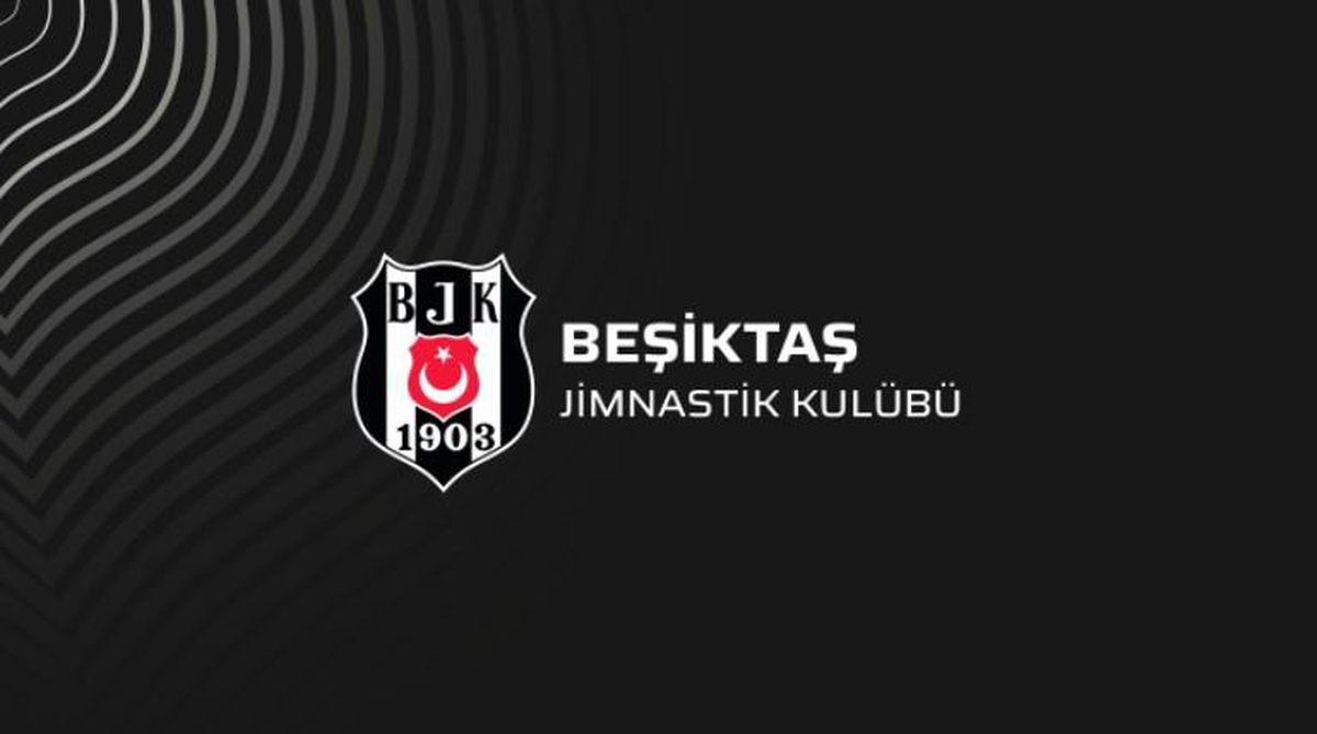 Beşiktaş futbol takımı sahada antrenman yaparken
