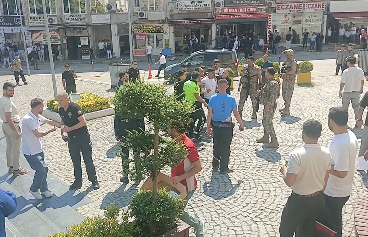 Bursa Adliyesi'nde duruşma sonrası kavga: 1 polis ve 2 şüpheli yaralı, 5 gözaltı