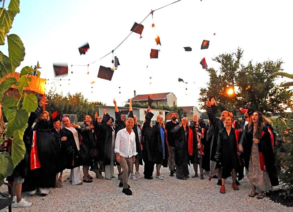 Çeşme'de kursiyerlere 'usta aşçı' belgeleri verildi