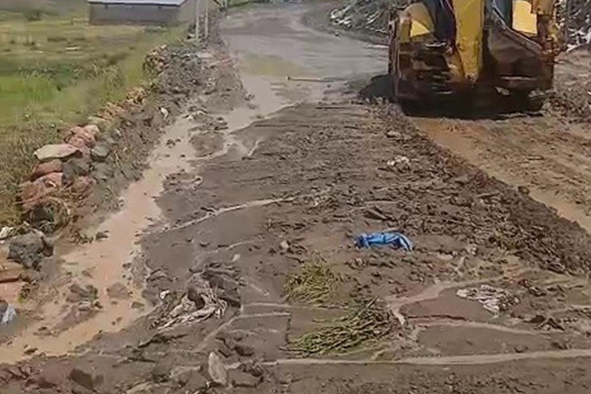 Erzurum'da sel felaketi: Taşkın duvarları yıkıldı, araziler sular altında kaldı