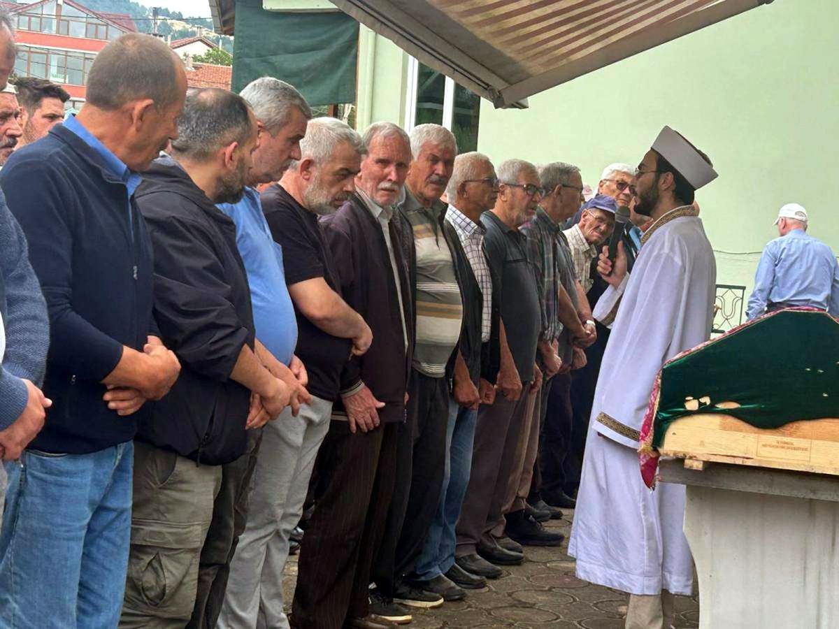 Eski eşi ve kızını öldürüp yaşamına son verdi