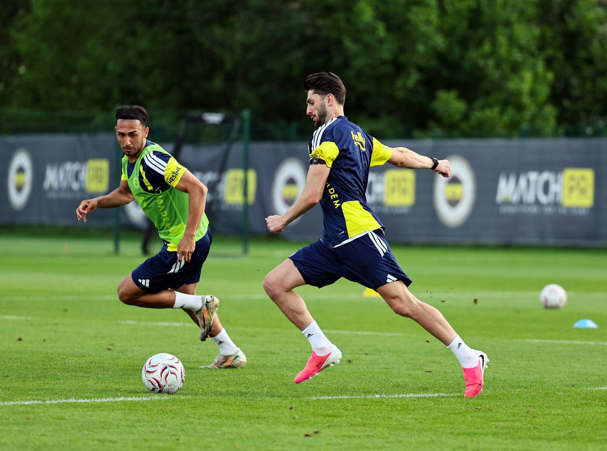 Fenerbahçe futbol takımı Avusturya kampında antrenman yapıyor