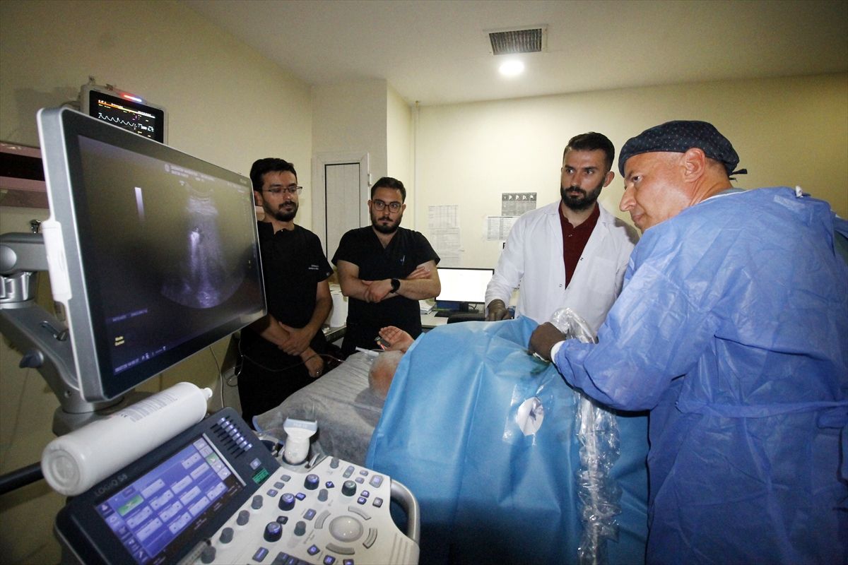 GAÜN'de karaciğere yayılan tümör ameliyatsız tedavi edildi